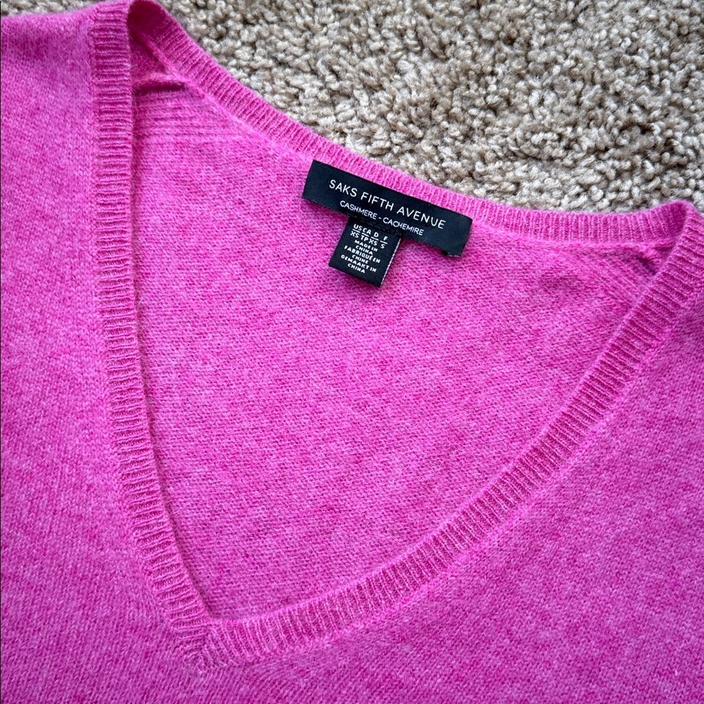Saks Fifth Avenue Bright Pink V Neck 100% Cashmere Long Sleeve Sweater - Picture 3 of 6